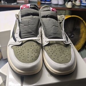Size Travis Scott x Air Jordan 1 Retro OG SP Low Reverse Olive Medium